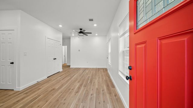 1504 W Blum Street B, Alvin, TX 77511