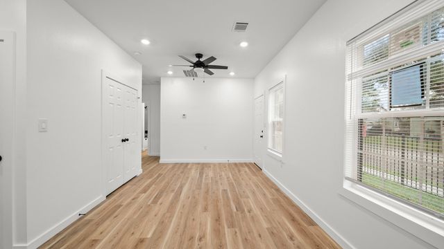 1504 W Blum Street B, Alvin, TX 77511