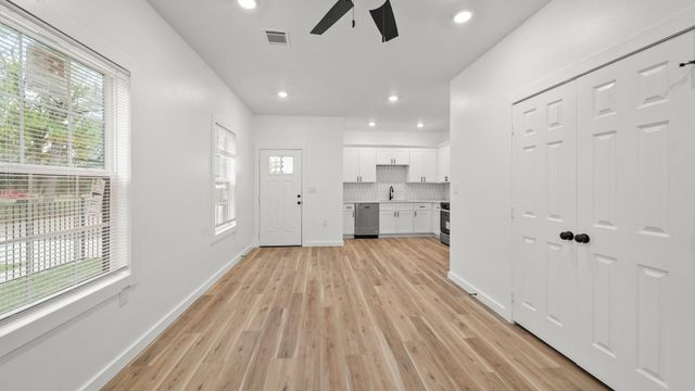 1504 W Blum Street B, Alvin, TX 77511