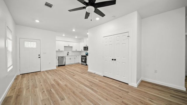 1504 W Blum Street B, Alvin, TX 77511