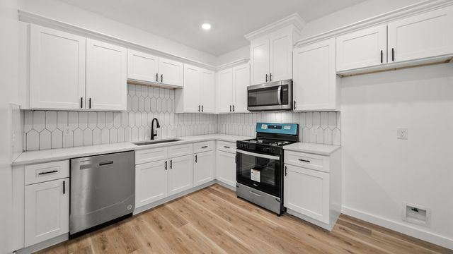 1504 W Blum Street B, Alvin, TX 77511