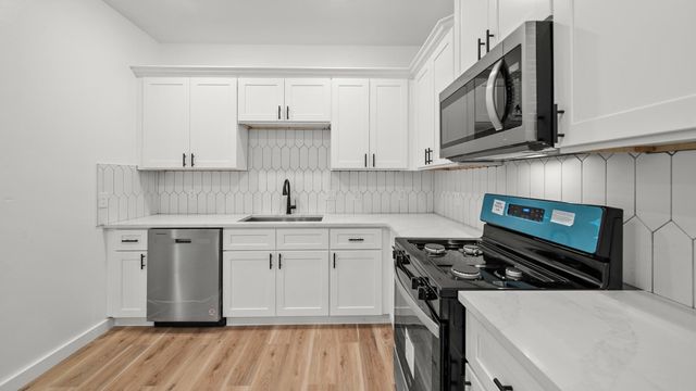 1504 W Blum Street B, Alvin, TX 77511