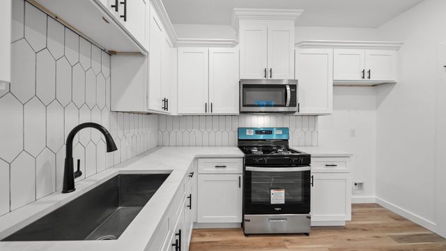 1504 W Blum Street B, Alvin, TX 77511