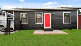 1504 W Blum Street B, Alvin, TX 77511