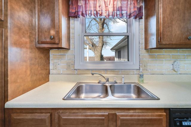 103 7th Street N, Swea City, IA 50590