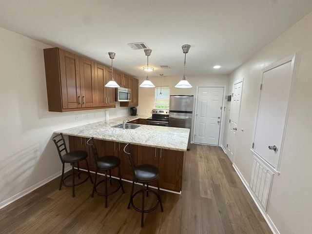 424 15th Street 104, Galveston, TX 77550