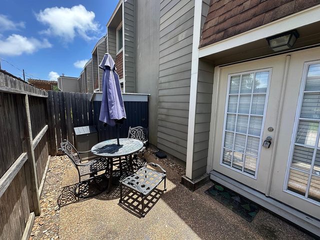 424 15th Street 104, Galveston, TX 77550
