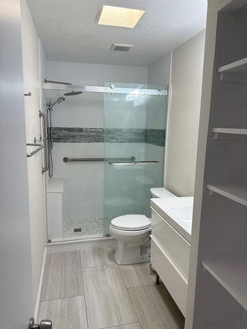 424 15th Street 104, Galveston, TX 77550