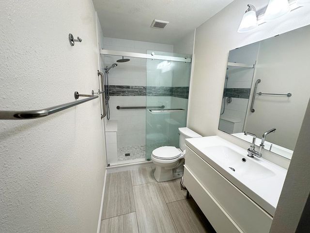 424 15th Street 104, Galveston, TX 77550