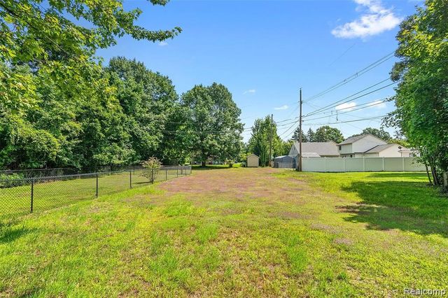 21456 Flanders Street, Farmington Hills, MI 48335