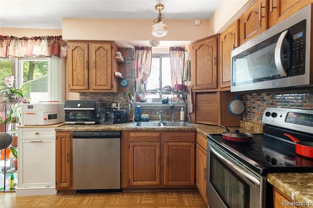 21456 Flanders Street, Farmington Hills, MI 48335