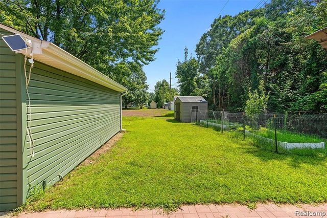 21456 Flanders Street, Farmington Hills, MI 48335