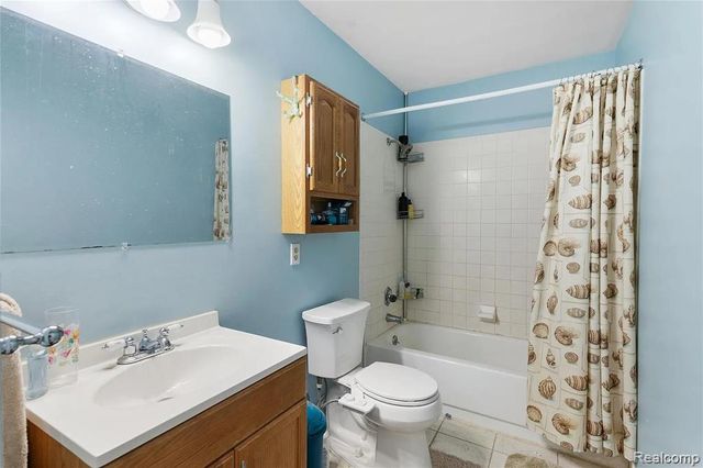 21456 Flanders Street, Farmington Hills, MI 48335