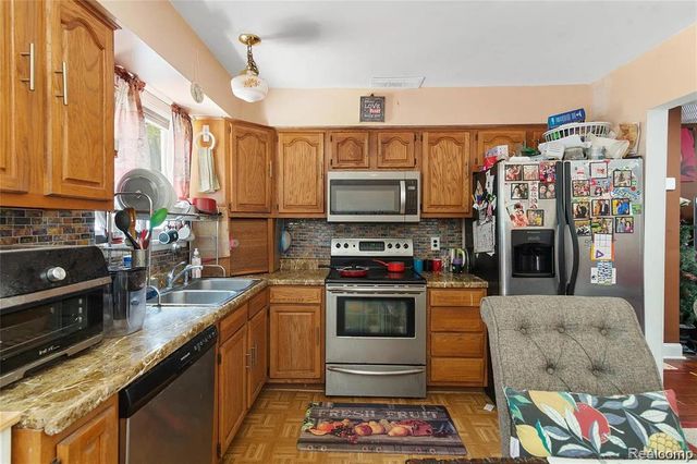 21456 Flanders Street, Farmington Hills, MI 48335