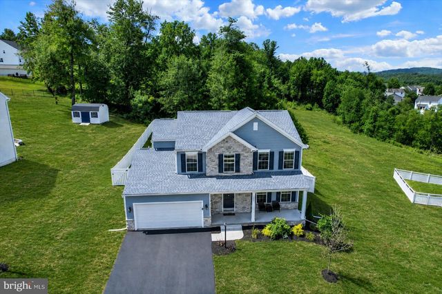 135 RED MAPLE DR, Etters, PA 17319