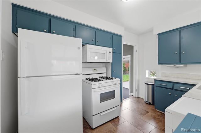 24920 Star Valley Drive, Saint Clair Shores, MI 48080