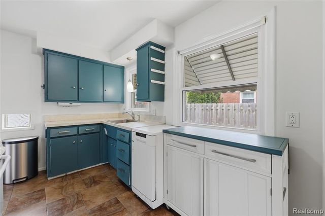 24920 Star Valley Drive, Saint Clair Shores, MI 48080