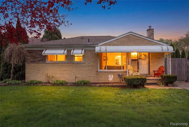 24920 Star Valley Drive, Saint Clair Shores, MI 48080