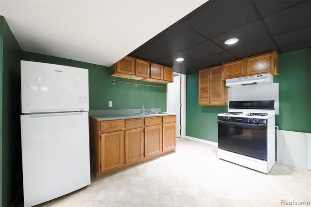 24920 Star Valley Drive, Saint Clair Shores, MI 48080