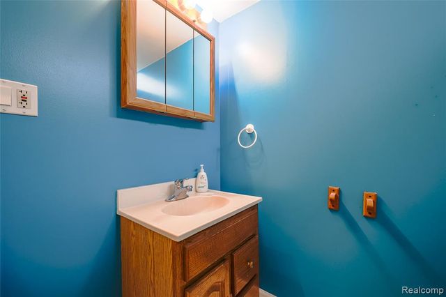 24920 Star Valley Drive, Saint Clair Shores, MI 48080
