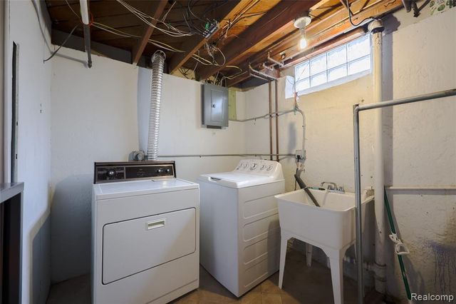 24920 Star Valley Drive, Saint Clair Shores, MI 48080