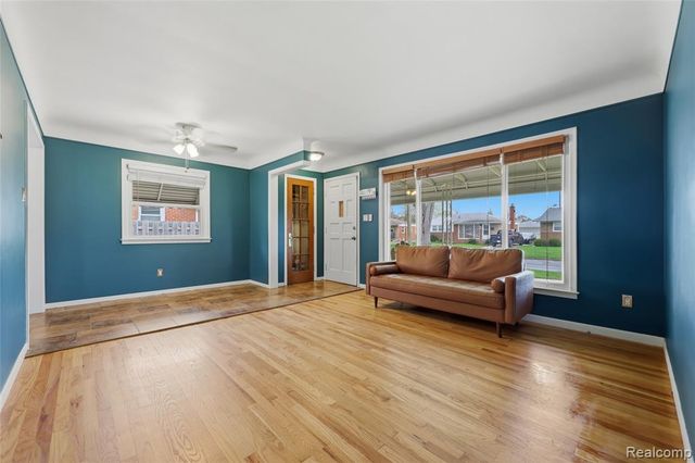 24920 Star Valley Drive, Saint Clair Shores, MI 48080