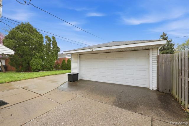 24920 Star Valley Drive, Saint Clair Shores, MI 48080