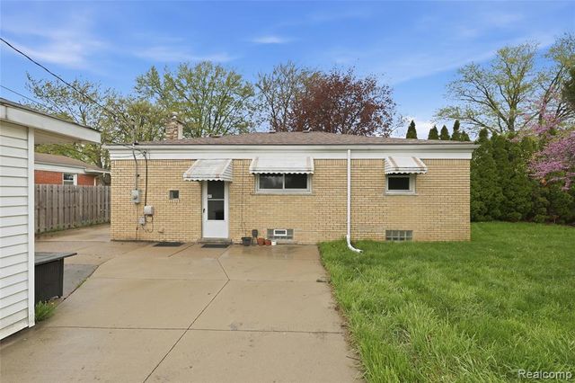 24920 Star Valley Drive, Saint Clair Shores, MI 48080