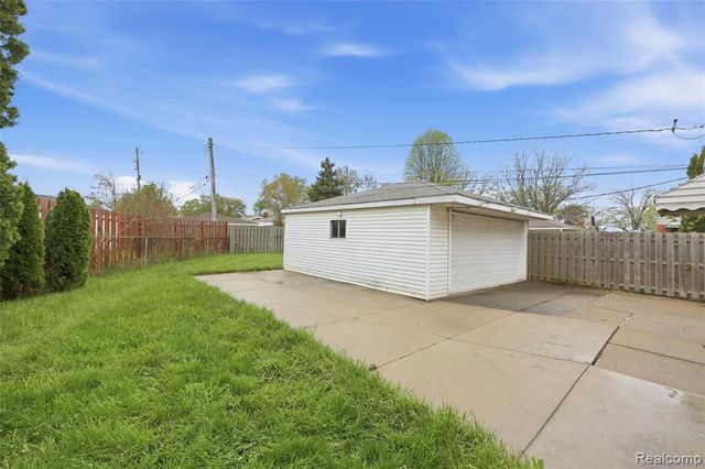 24920 Star Valley Drive, Saint Clair Shores, MI 48080