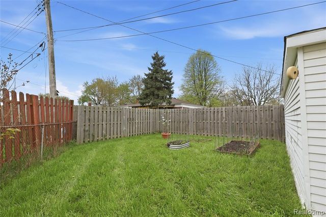 24920 Star Valley Drive, Saint Clair Shores, MI 48080