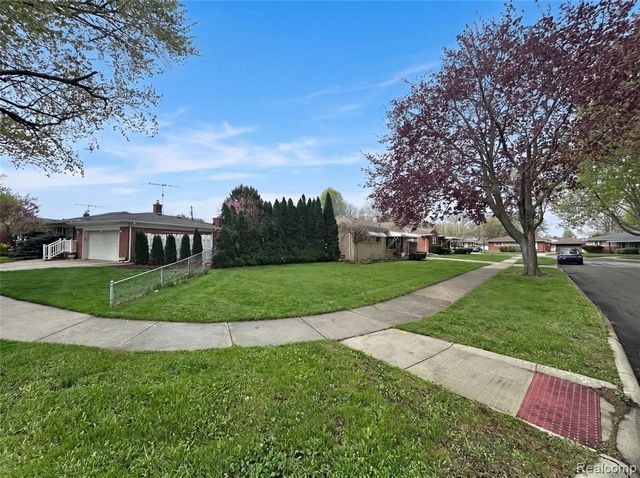 24920 Star Valley Drive, Saint Clair Shores, MI 48080