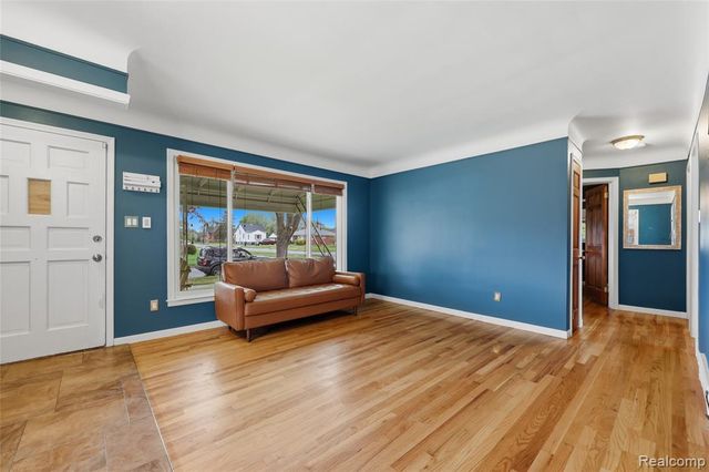 24920 Star Valley Drive, Saint Clair Shores, MI 48080