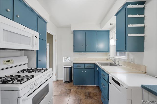 24920 Star Valley Drive, Saint Clair Shores, MI 48080