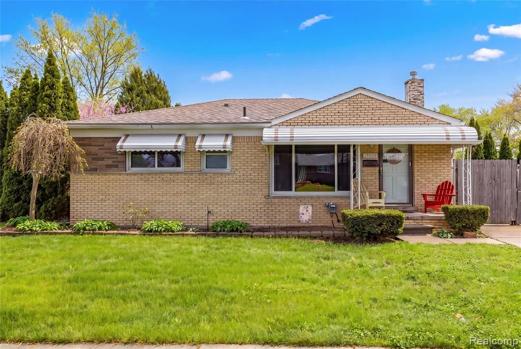 24920 Star Valley Drive, Saint Clair Shores, MI 48080