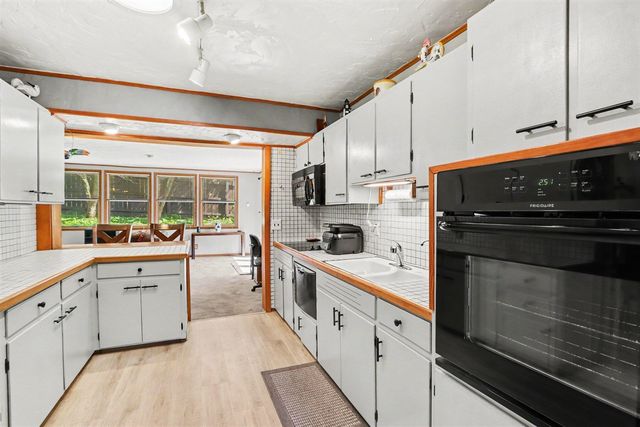 69193 Center Street, Paw Paw, MI 49079