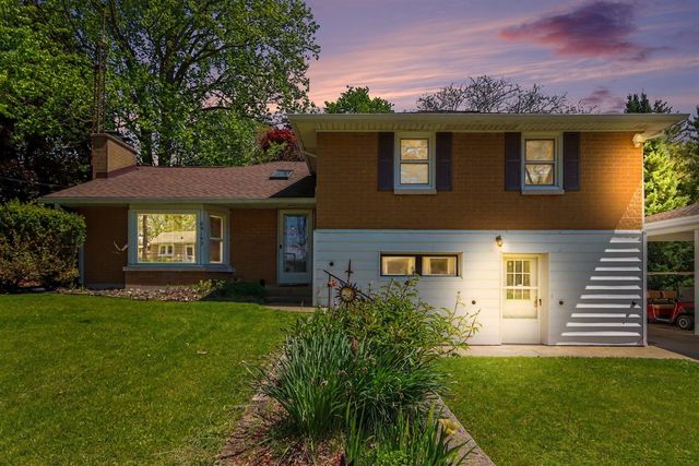 69193 Center Street, Paw Paw, MI 49079