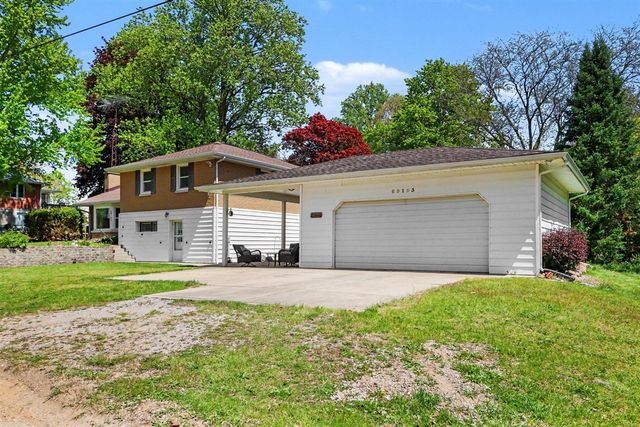 69193 Center Street, Paw Paw, MI 49079