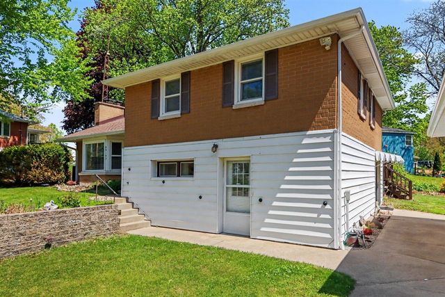 69193 Center Street, Paw Paw, MI 49079