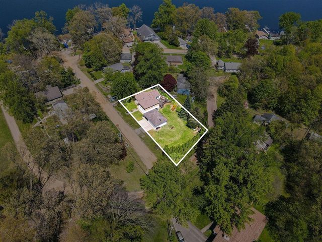 69193 Center Street, Paw Paw, MI 49079