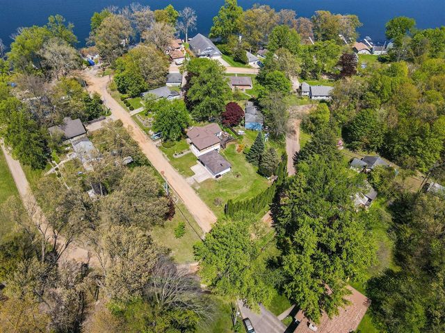 69193 Center Street, Paw Paw, MI 49079