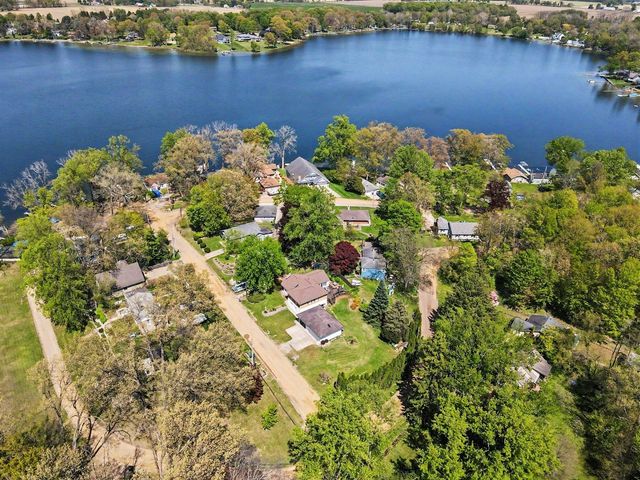 69193 Center Street, Paw Paw, MI 49079