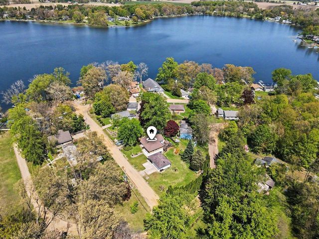 69193 Center Street, Paw Paw, MI 49079
