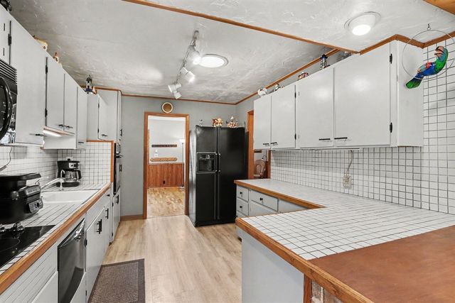 69193 Center Street, Paw Paw, MI 49079