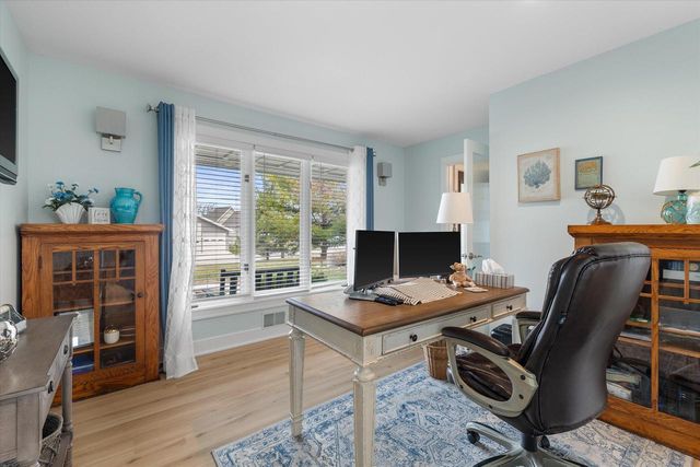 N29W26601 Peterson DRIVE, Pewaukee, WI 53072