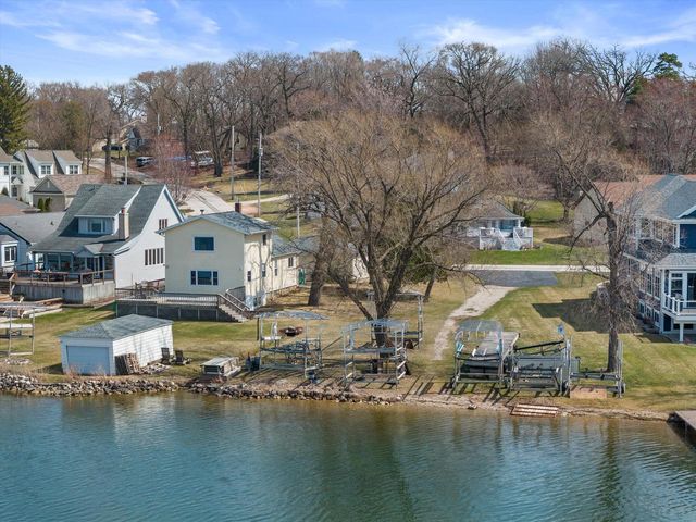 N29W26601 Peterson DRIVE, Pewaukee, WI 53072