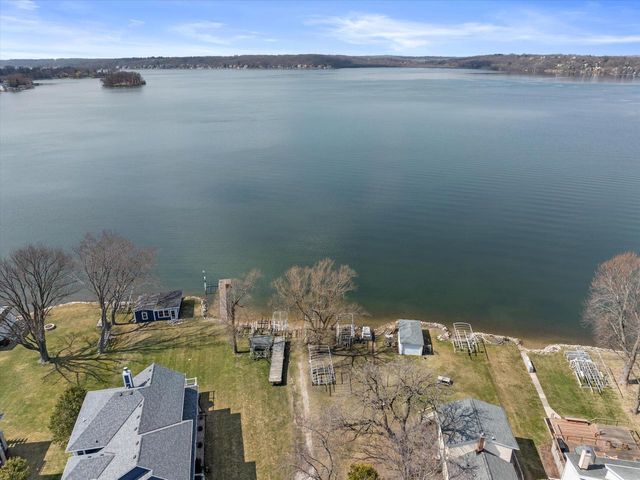 N29W26601 Peterson DRIVE, Pewaukee, WI 53072