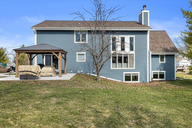 N29W26601 Peterson DRIVE, Pewaukee, WI 53072