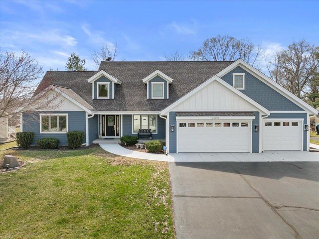 N29W26601 Peterson DRIVE, Pewaukee, WI 53072