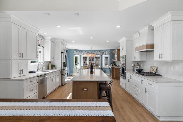 N29W26601 Peterson DRIVE, Pewaukee, WI 53072