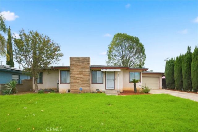 1050 W Olive Street, Corona, CA 92882